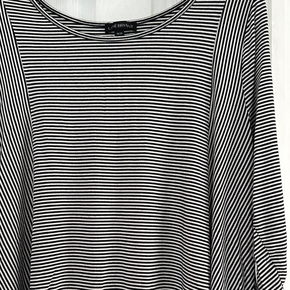 Lane Bryant Striped Black and White Women's Top Sz 18/20 - Picture 3 of 4